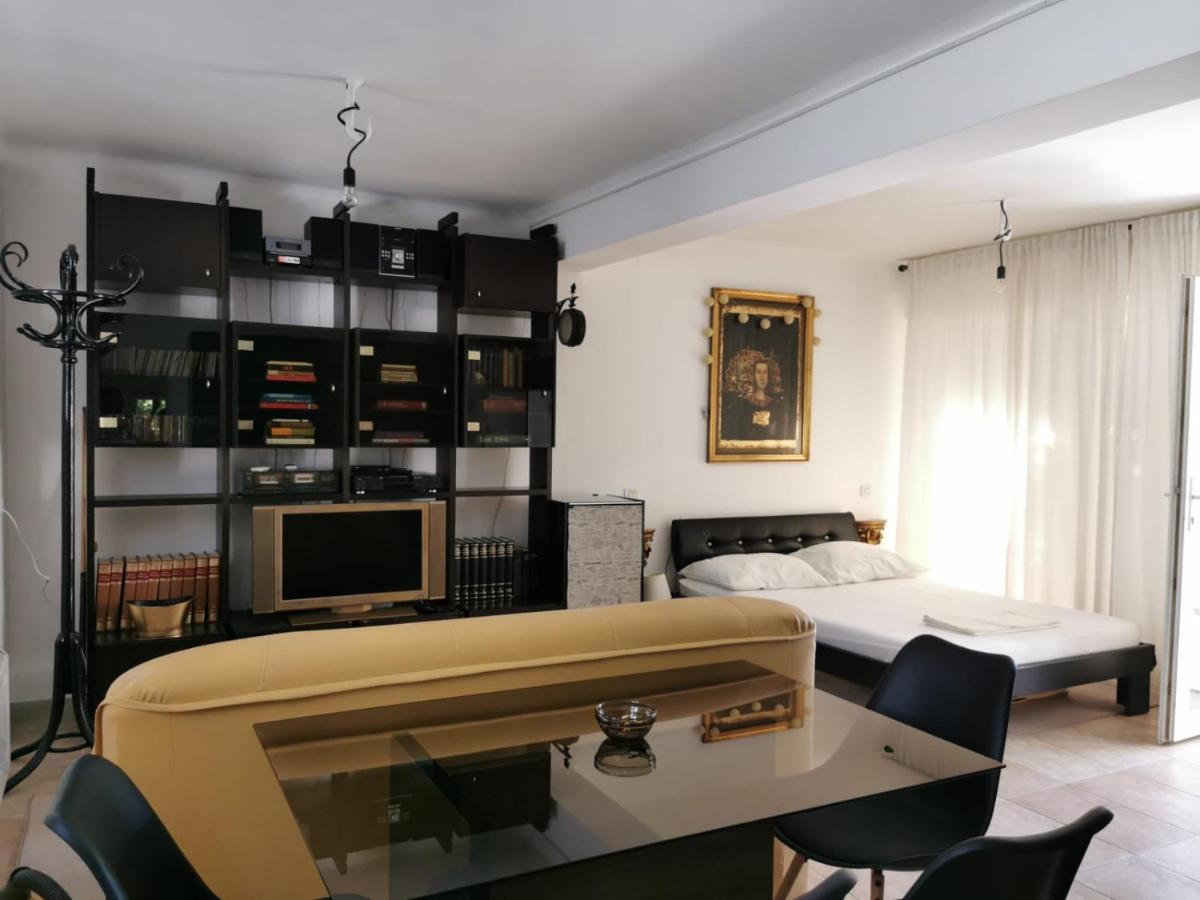Db Interiors Split Exterior foto