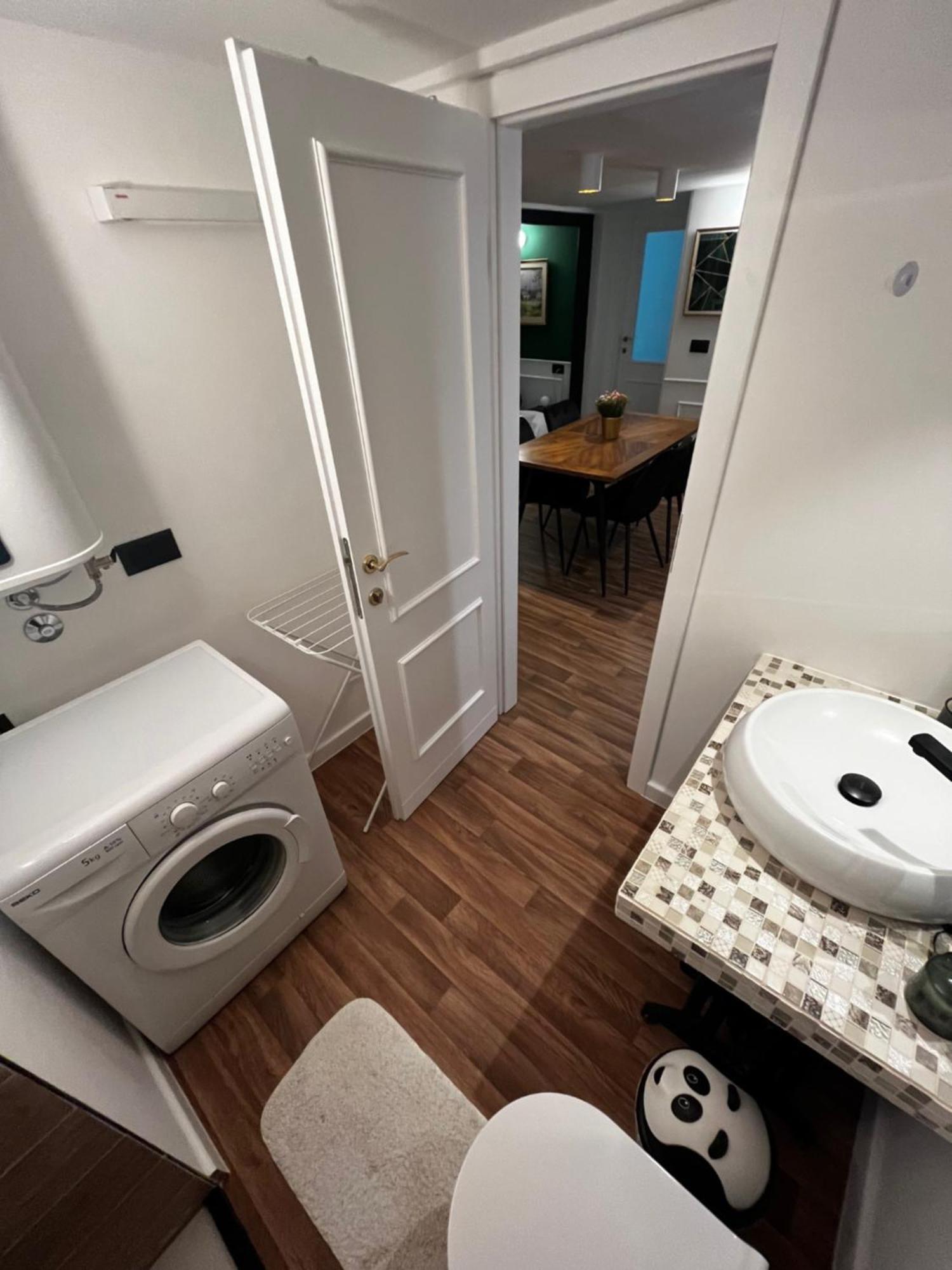 Db Interiors Split Exterior foto